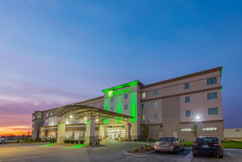 Holiday Inn Salina image 3